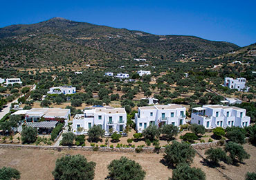 Το ξενοδοχείο-διαμερίσματα Εδέμ στη Σίφνο από ψηλά